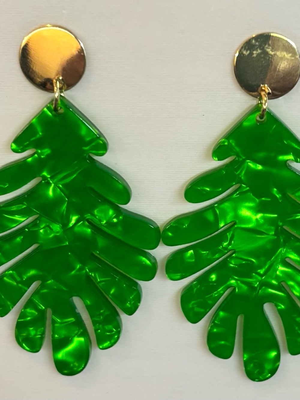 ACRYLIC Resin Green Leaf with Gold Post Drop Dangle Earrings NWT